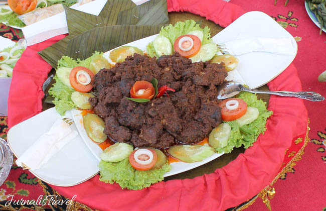 Tak Satu Rendang Di Minang Jurnalis Travel